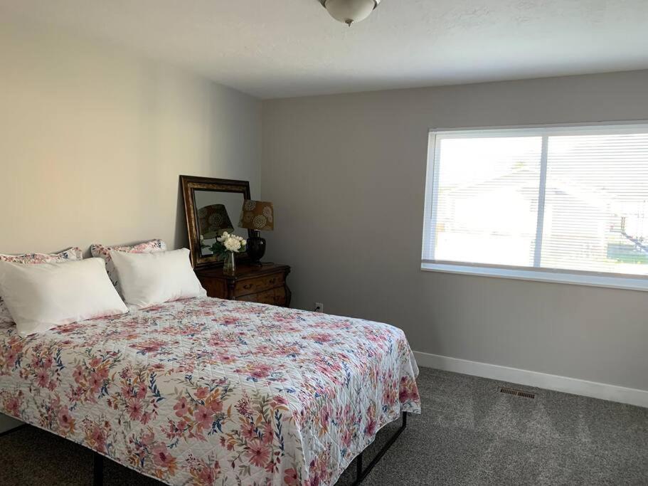 Rooms With A Mountain View Pleasant Grove Esterno foto